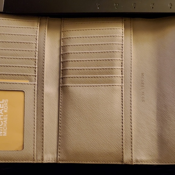 Authentic Michael Kors Trifold Wallet - Picture 3 of 4